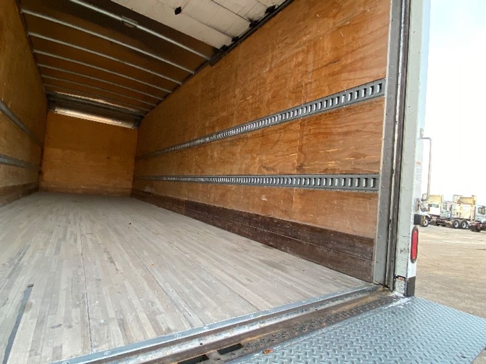 Medium Duty Box Truck-Light and Medium Duty Trucks-Hino-2019-268-Apopka-FL-254,826\n\t\tmiles-$ 37,000 - Image 12