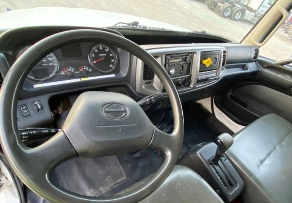 Medium Duty Box Truck-Light and Medium Duty Trucks-Hino-2019-268-Apopka-FL-254,826\n\t\tmiles-$ 37,000 - Image 17