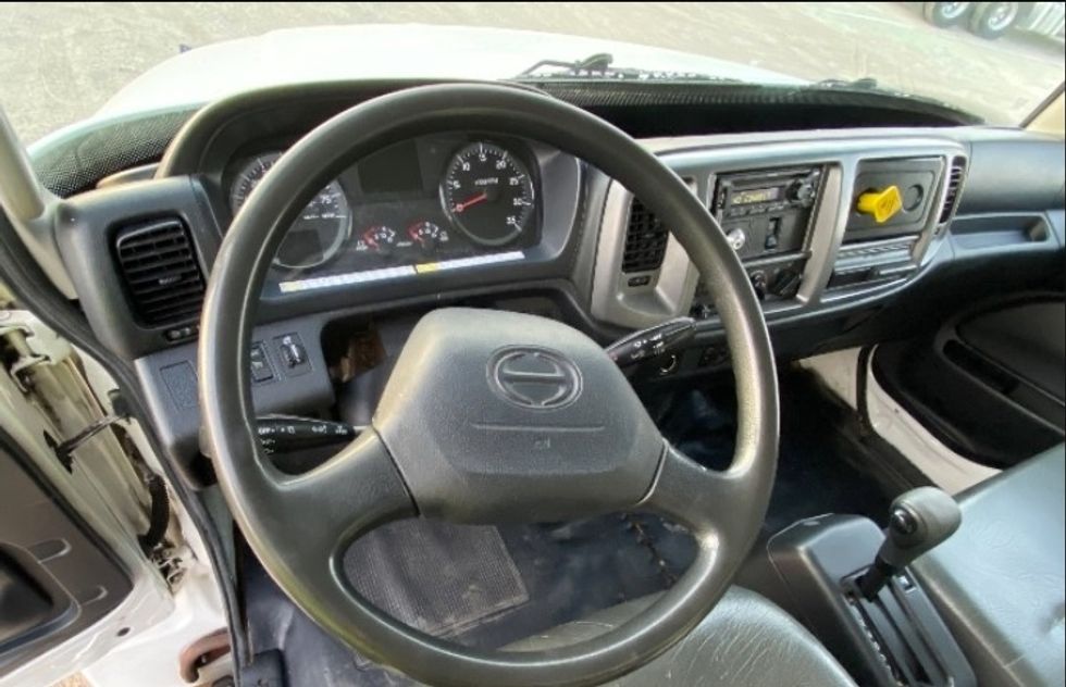 Medium Duty Box Truck-Light and Medium Duty Trucks-Hino-2019-268-Apopka-FL-254,826\n\t\tmiles-$ 37,000 - Image 18