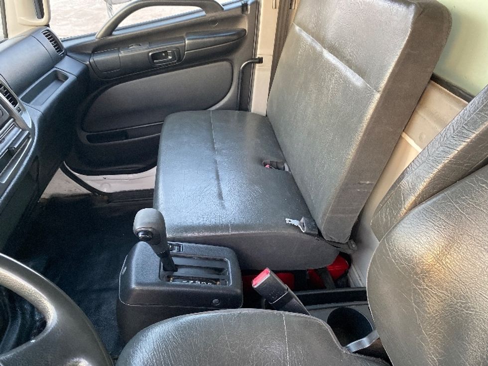 Medium Duty Box Truck-Light and Medium Duty Trucks-Hino-2019-268-Apopka-FL-254,826\n\t\tmiles-$ 37,000 - Image 19