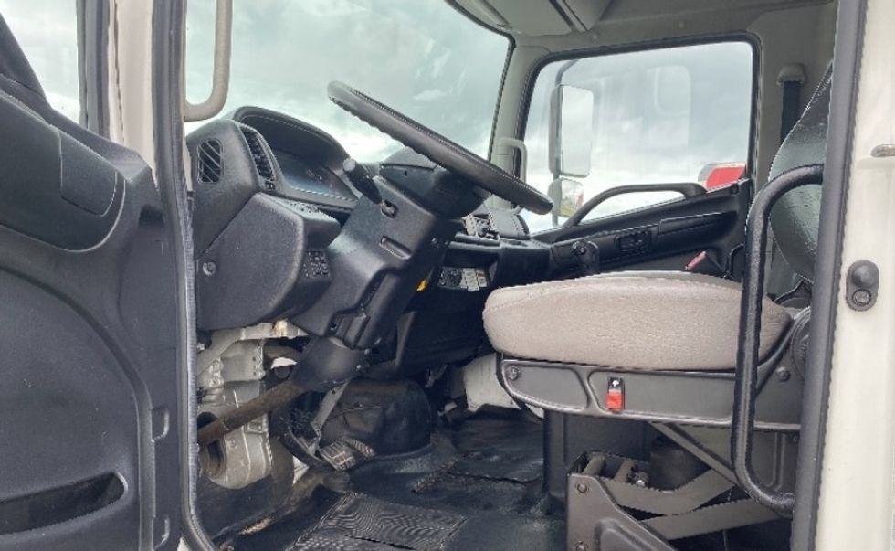 Medium Duty Box Truck-Light and Medium Duty Trucks-Hino-2019-268-Apopka-FL-261,924\n\t\tmiles-$ 36,750 - Image 16