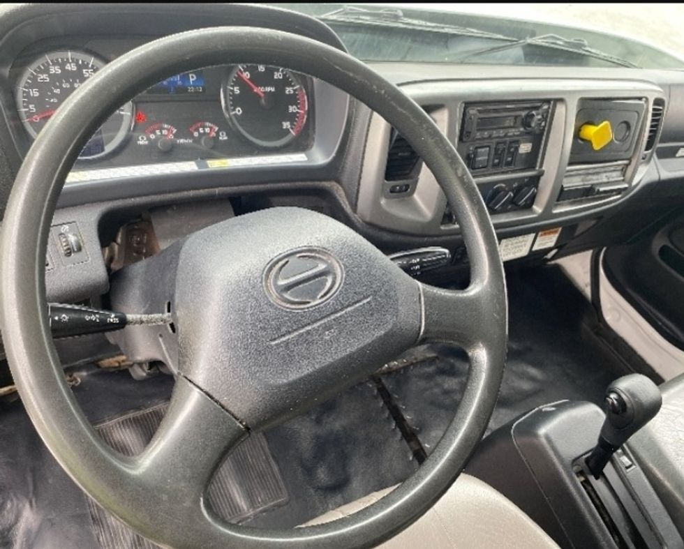 Medium Duty Box Truck-Light and Medium Duty Trucks-Hino-2019-268-Apopka-FL-261,924\n\t\tmiles-$ 36,750 - Image 18