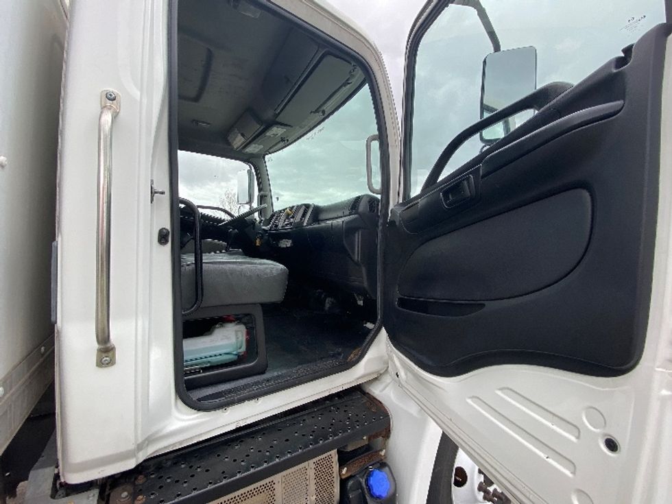 Medium Duty Box Truck-Light and Medium Duty Trucks-Hino-2019-268-Apopka-FL-261,924\n\t\tmiles-$ 36,750 - Image 20