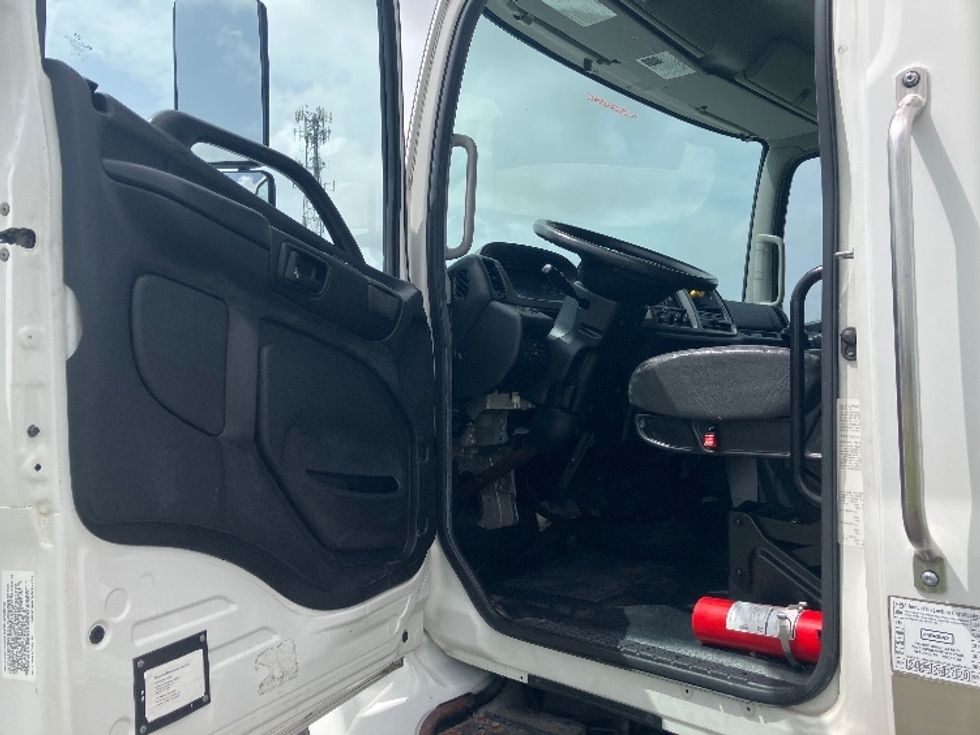 Medium Duty Box Truck-Light and Medium Duty Trucks-Hino-2019-268-Apopka-FL-76,926\n\t\tmiles-$ 63,500 - Image 16