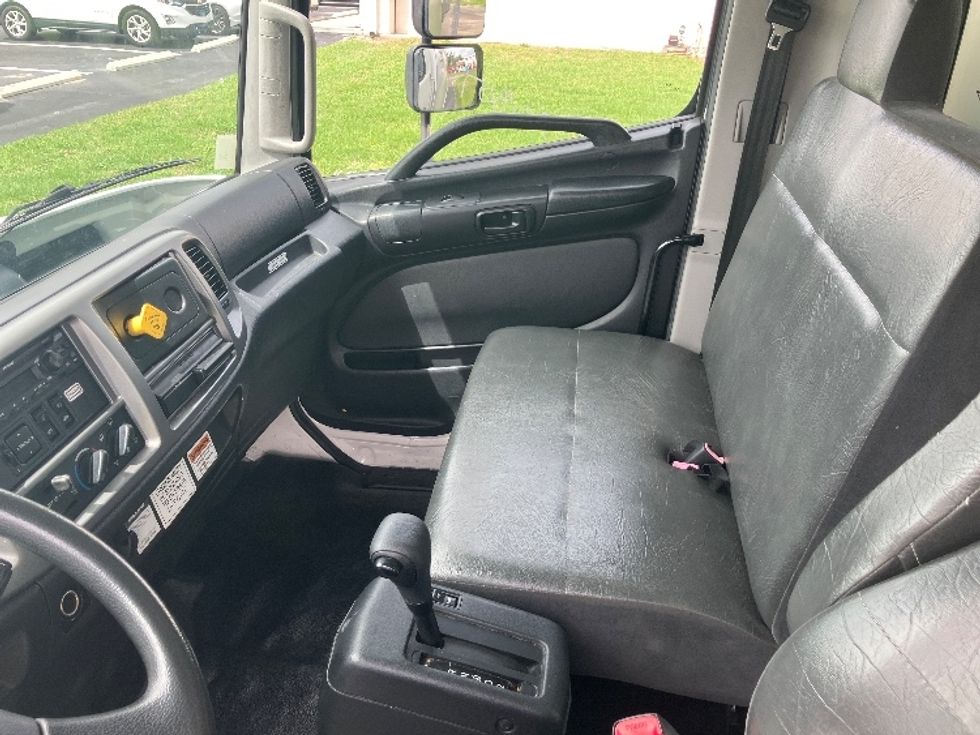 Medium Duty Box Truck-Light and Medium Duty Trucks-Hino-2019-268-Apopka-FL-76,926\n\t\tmiles-$ 63,500 - Image 19