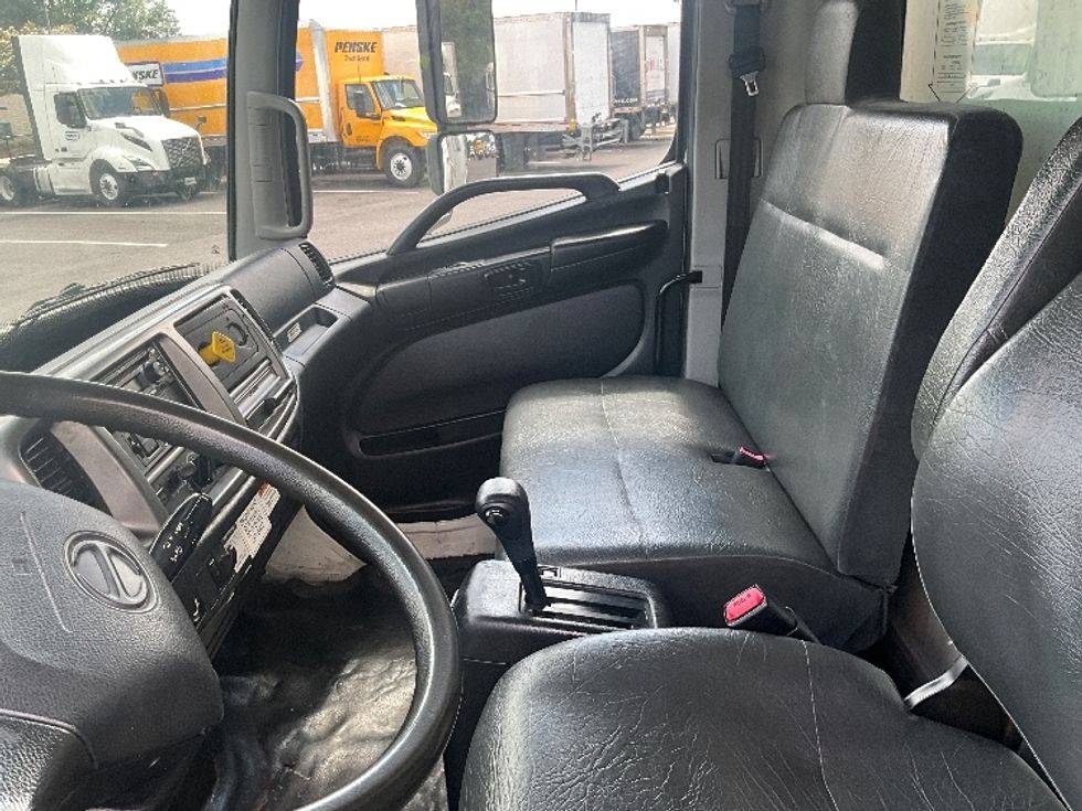 Medium Duty Box Truck-Light and Medium Duty Trucks-Hino-2019-268-Atlanta (Forest Park)-GA-276,825\n\t\tmiles-$ 37,000 - Image 19