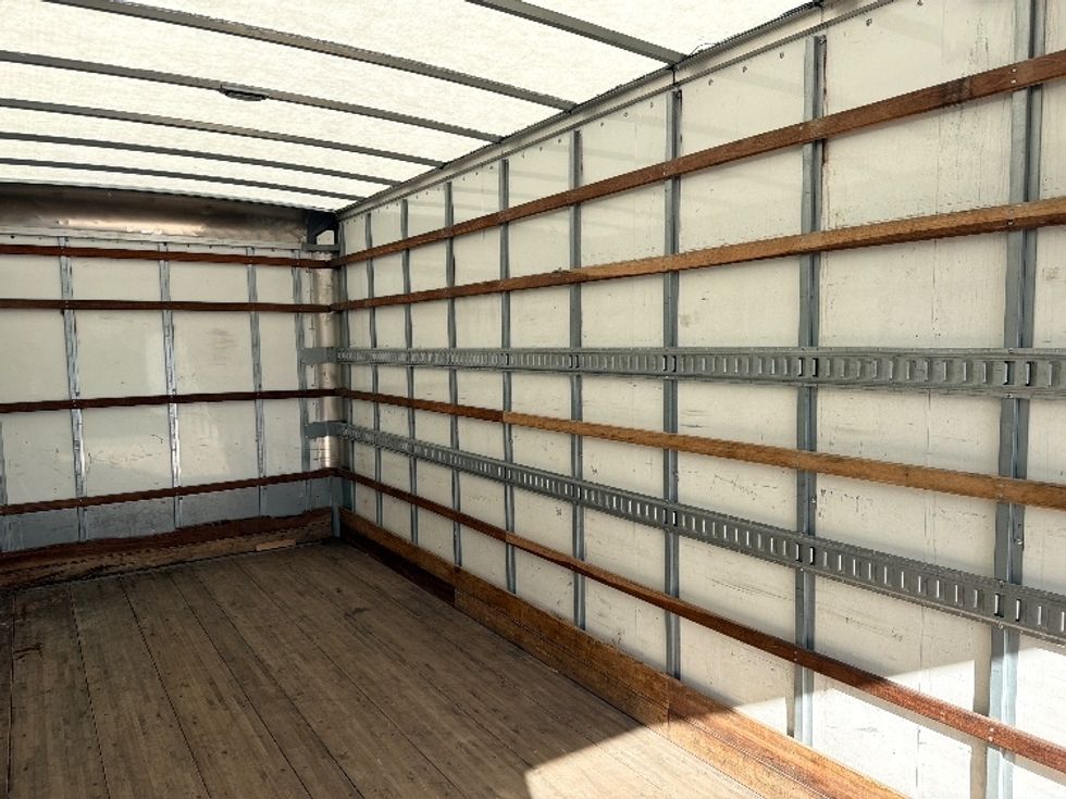 Medium Duty Box Truck-Light and Medium Duty Trucks-Hino-2019-268-Baltimore-MD-176,103\n\t\tmiles-$ 49,500 - Image 12