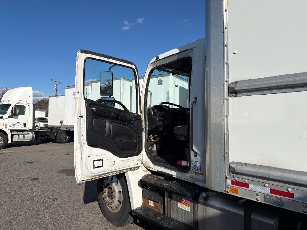 Medium Duty Box Truck-Light and Medium Duty Trucks-Hino-2019-268-Baltimore-MD-176,103\n\t\tmiles-$ 49,500 - Image 16