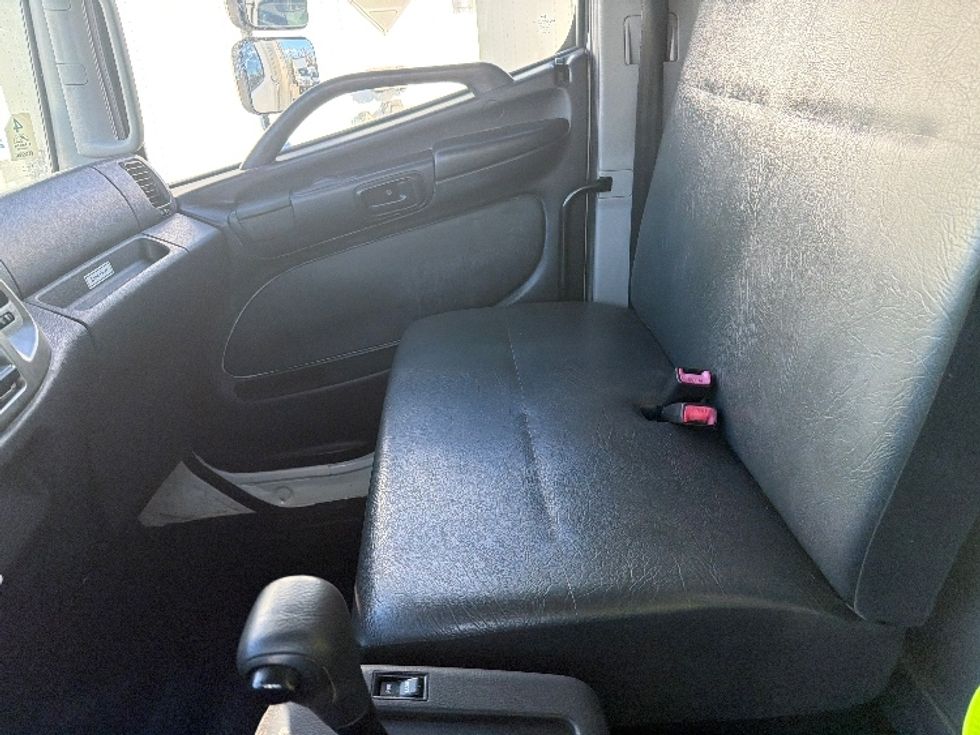 Medium Duty Box Truck-Light and Medium Duty Trucks-Hino-2019-268-Baltimore-MD-176,103\n\t\tmiles-$ 49,500 - Image 19