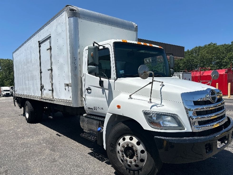 Medium Duty Box Truck-Light and Medium Duty Trucks-Hino-2019-268-Braintree-MA-160,052\n\t\tmiles-$ 53,000 - Image 1