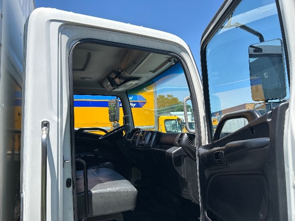 Medium Duty Box Truck-Light and Medium Duty Trucks-Hino-2019-268-Braintree-MA-160,052\n\t\tmiles-$ 53,000 - Image 16