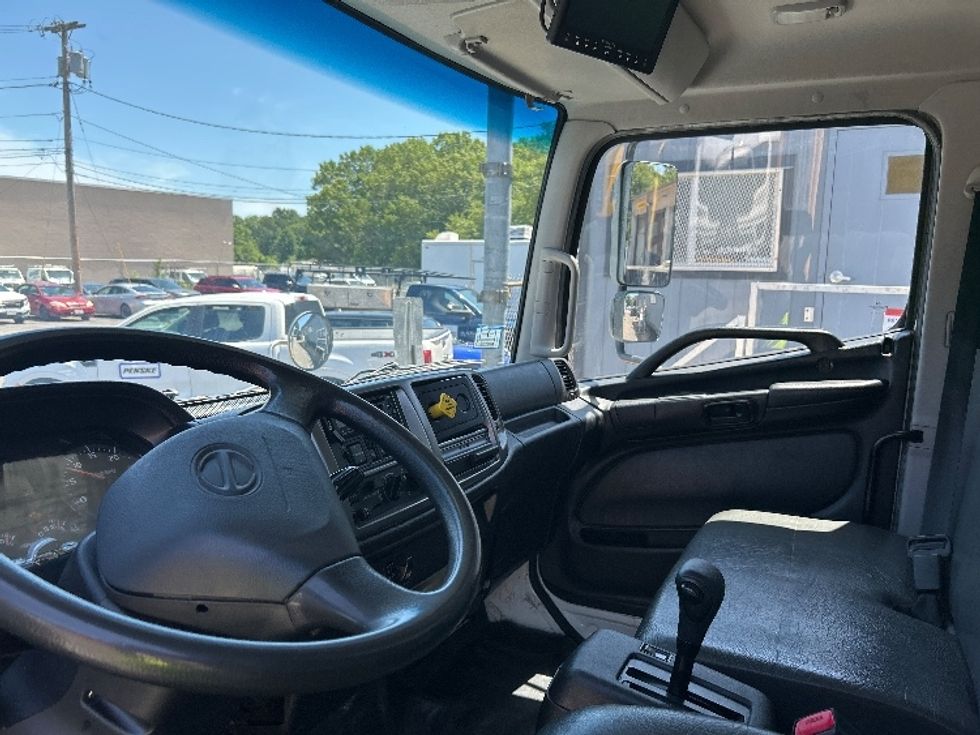 Medium Duty Box Truck-Light and Medium Duty Trucks-Hino-2019-268-Braintree-MA-160,052\n\t\tmiles-$ 53,000 - Image 17