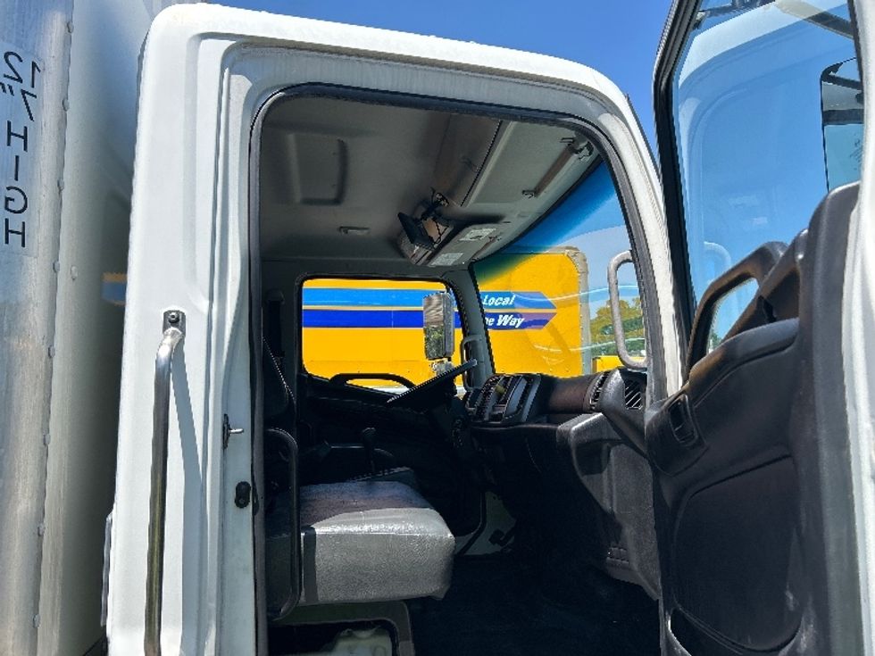 Medium Duty Box Truck-Light and Medium Duty Trucks-Hino-2019-268-Braintree-MA-160,052\n\t\tmiles-$ 53,000 - Image 20