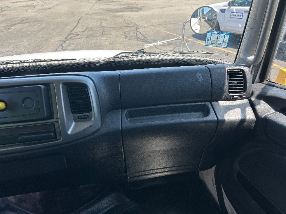 Medium Duty Box Truck-Light and Medium Duty Trucks-Hino-2019-268-Braintree-MA-160,052\n\t\tmiles-$ 53,000 - Image 21