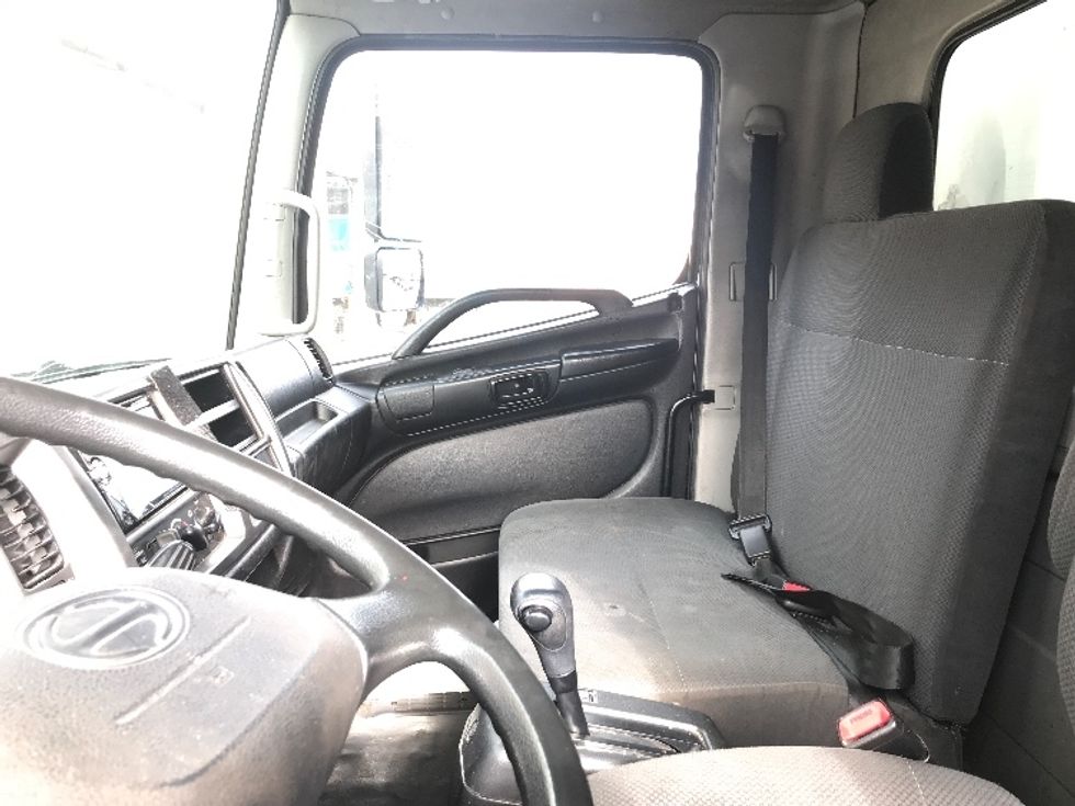 Medium Duty Box Truck-Light and Medium Duty Trucks-Hino-2019-268-Brampton-ON-228,532\n\t\tkm-$ 74,500 - Image 19