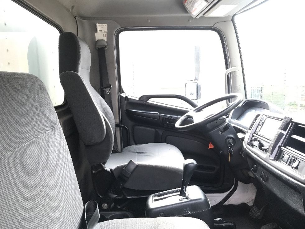 Medium Duty Box Truck-Light and Medium Duty Trucks-Hino-2019-268-Brampton-ON-228,532\n\t\tkm-$ 74,500 - Image 22