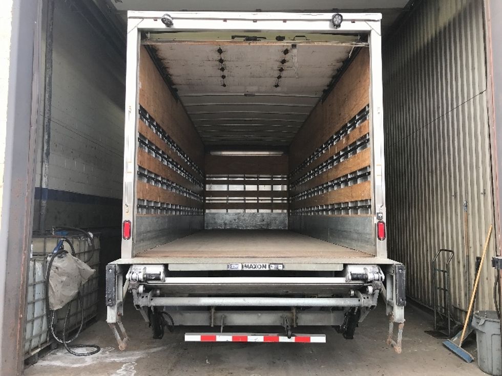 Medium Duty Box Truck-Light and Medium Duty Trucks-Hino-2019-268-Brampton-ON-228,532\n\t\tkm-$ 74,500 - Image 8