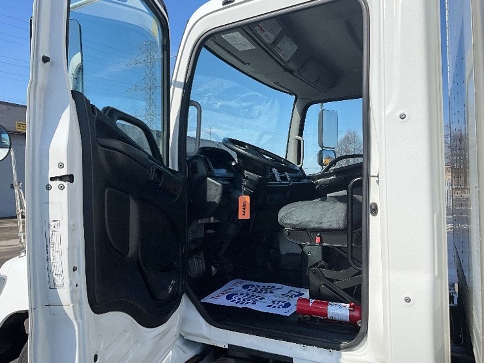 Medium Duty Box Truck-Light and Medium Duty Trucks-Hino-2019-268-Cambridge-ON-56,303\n\t\tkm-$ 80,000 - Image 15