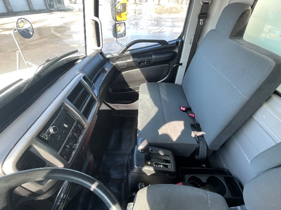 Medium Duty Box Truck-Light and Medium Duty Trucks-Hino-2019-268-Cambridge-ON-56,303\n\t\tkm-$ 80,000 - Image 18