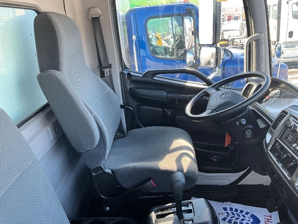 Medium Duty Box Truck-Light and Medium Duty Trucks-Hino-2019-268-Cambridge-ON-56,303\n\t\tkm-$ 80,000 - Image 21