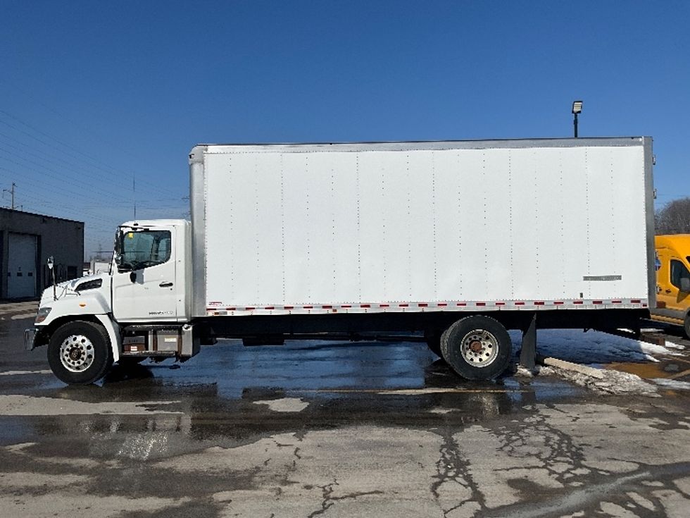 Medium Duty Box Truck-Light and Medium Duty Trucks-Hino-2019-268-Cambridge-ON-56,303\n\t\tkm-$ 80,000 - Image 4