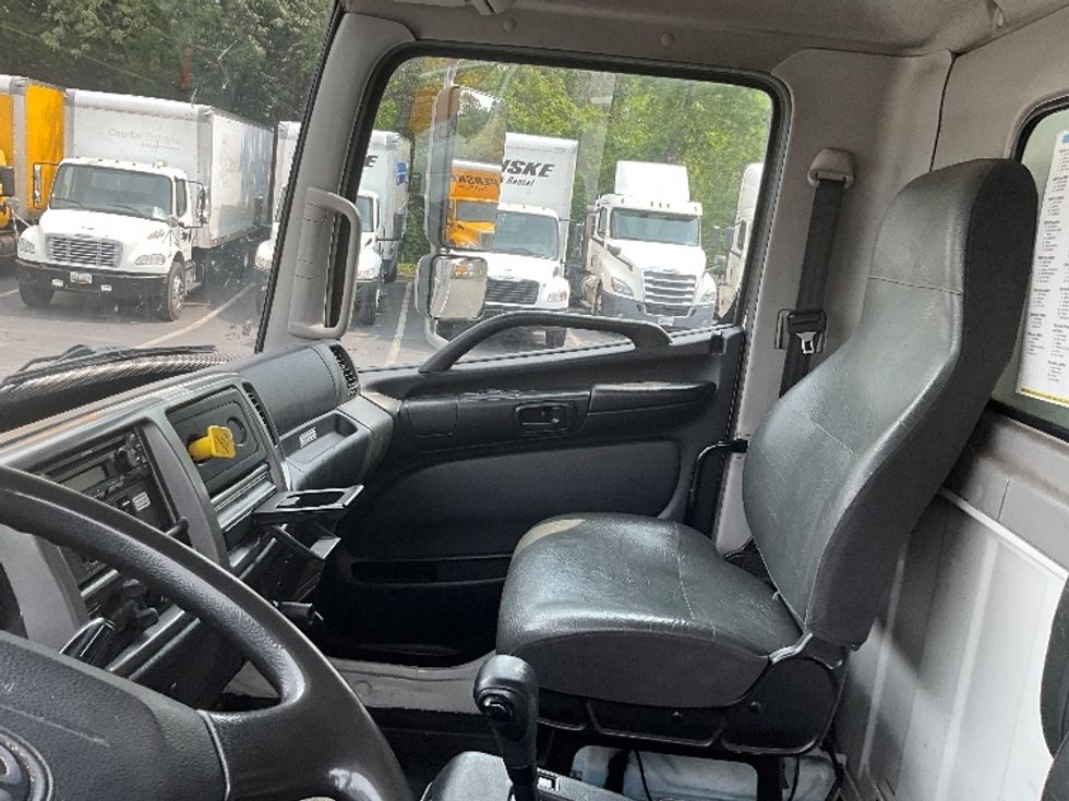 Medium Duty Box Truck-Light and Medium Duty Trucks-Hino-2019-268-Capitol Heights-MD-263,321\n\t\tmiles-$ 42,250 - Image 19