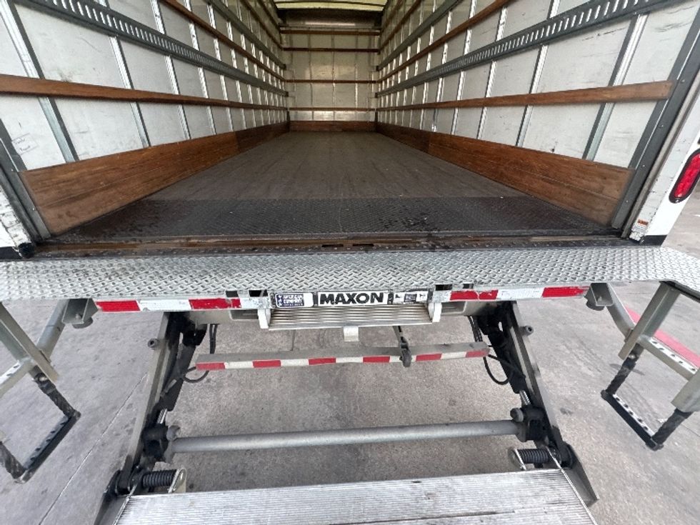 Medium Duty Box Truck-Light and Medium Duty Trucks-Hino-2019-268-Carrollton-TX-154,496\n\t\tmiles-$ 54,500 - Image 10