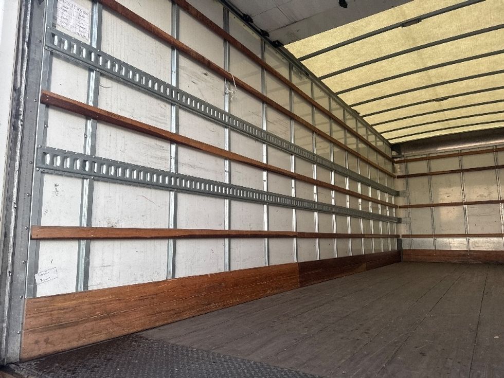 Medium Duty Box Truck-Light and Medium Duty Trucks-Hino-2019-268-Carrollton-TX-154,496\n\t\tmiles-$ 54,500 - Image 11