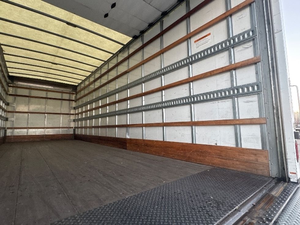 Medium Duty Box Truck-Light and Medium Duty Trucks-Hino-2019-268-Carrollton-TX-154,496\n\t\tmiles-$ 54,500 - Image 12