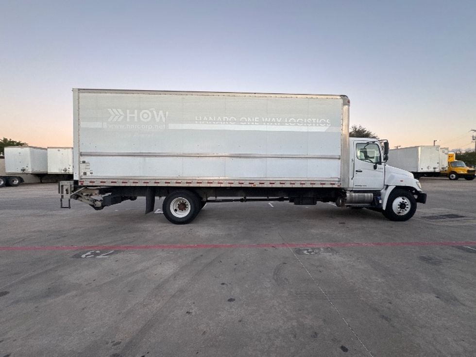 Medium Duty Box Truck-Light and Medium Duty Trucks-Hino-2019-268-Carrollton-TX-154,496\n\t\tmiles-$ 54,500 - Image 15