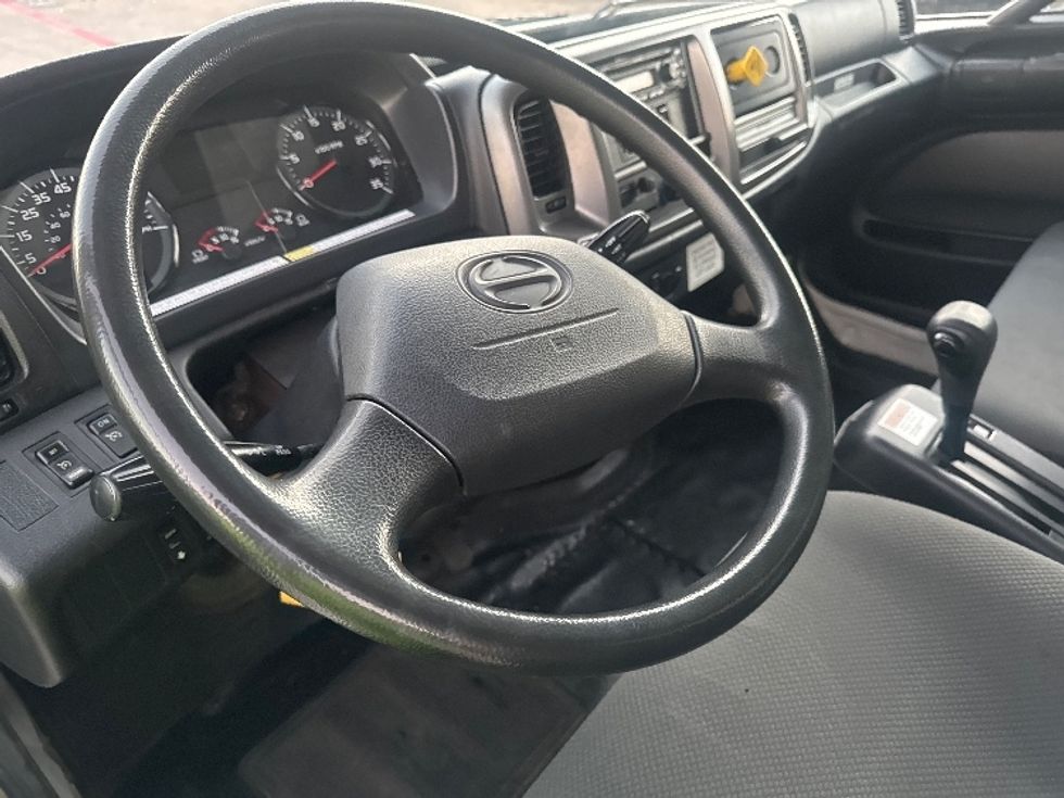 Medium Duty Box Truck-Light and Medium Duty Trucks-Hino-2019-268-Carrollton-TX-154,496\n\t\tmiles-$ 54,500 - Image 17