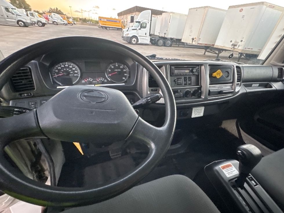 Medium Duty Box Truck-Light and Medium Duty Trucks-Hino-2019-268-Carrollton-TX-154,496\n\t\tmiles-$ 54,500 - Image 18