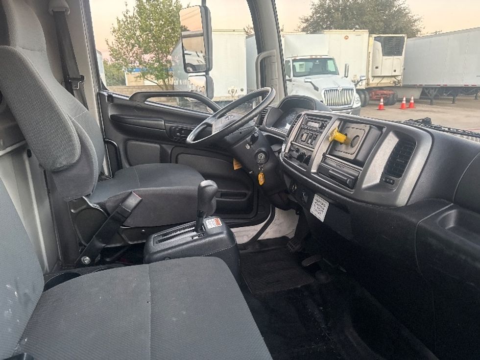 Medium Duty Box Truck-Light and Medium Duty Trucks-Hino-2019-268-Carrollton-TX-154,496\n\t\tmiles-$ 54,500 - Image 22