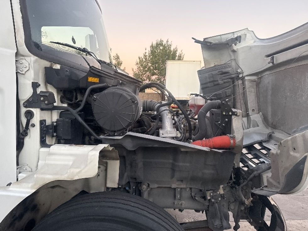 Medium Duty Box Truck-Light and Medium Duty Trucks-Hino-2019-268-Carrollton-TX-154,496\n\t\tmiles-$ 54,500 - Image 23