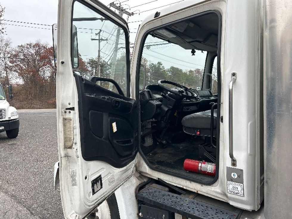 Medium Duty Box Truck-Light and Medium Duty Trucks-Hino-2019-268-Central Islip-NY-254,009\n\t\tmiles-$ 36,500 - Image 16