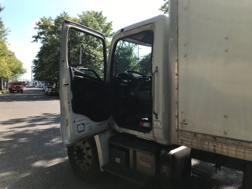 Medium Duty Box Truck-Light and Medium Duty Trucks-Hino-2019-268-Central Islip-NY-289,295\n\t\tmiles-$ 26,250 - Image 16