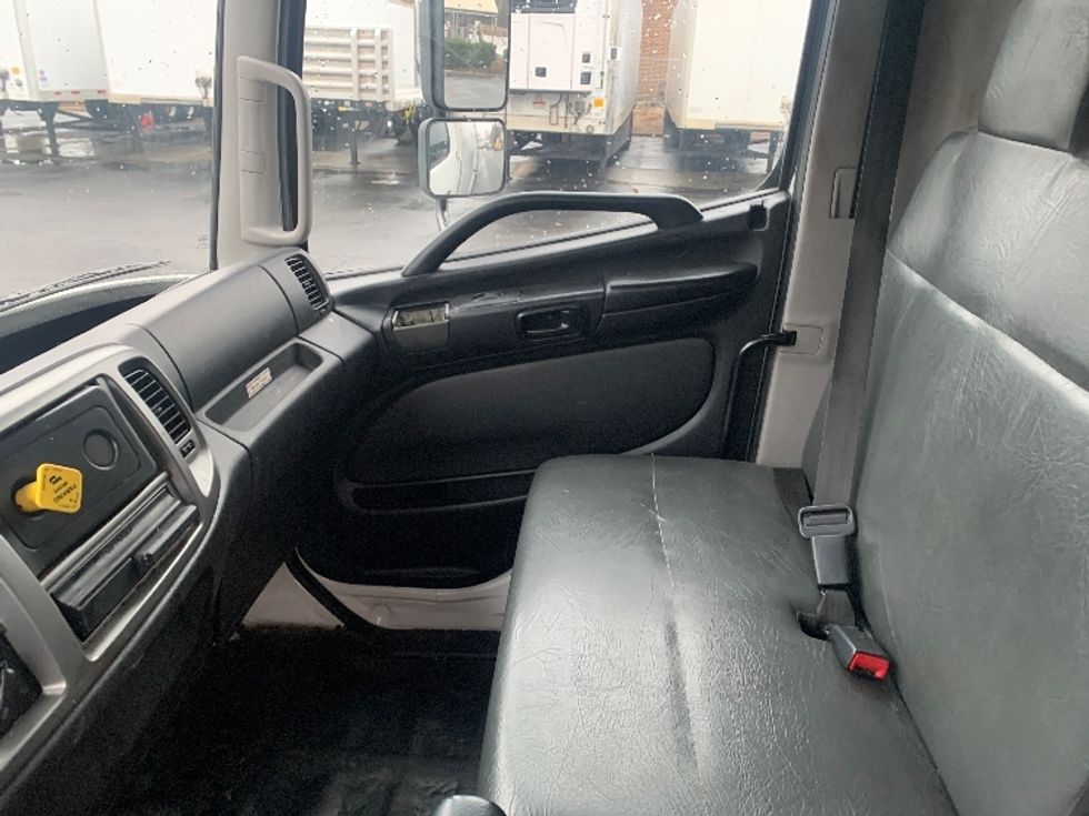 Medium Duty Box Truck-Light and Medium Duty Trucks-Hino-2019-268-Charlotte-NC-185,064\n\t\tmiles-$ 48,250 - Image 19