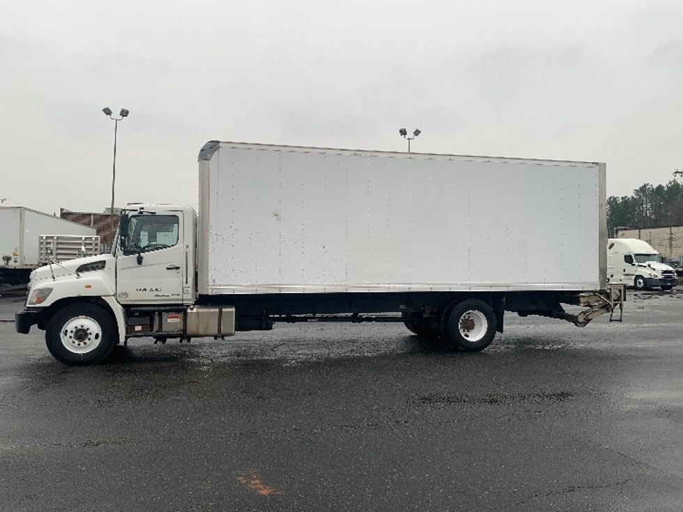 Medium Duty Box Truck-Light and Medium Duty Trucks-Hino-2019-268-Charlotte-NC-185,064\n\t\tmiles-$ 48,250 - Image 4