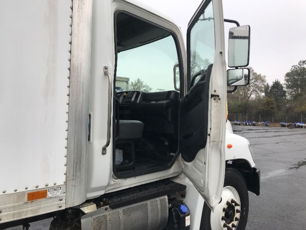 Medium Duty Box Truck-Light and Medium Duty Trucks-Hino-2019-268-Charlotte-NC-283,145\n\t\tmiles-$ 29,000 - Image 18