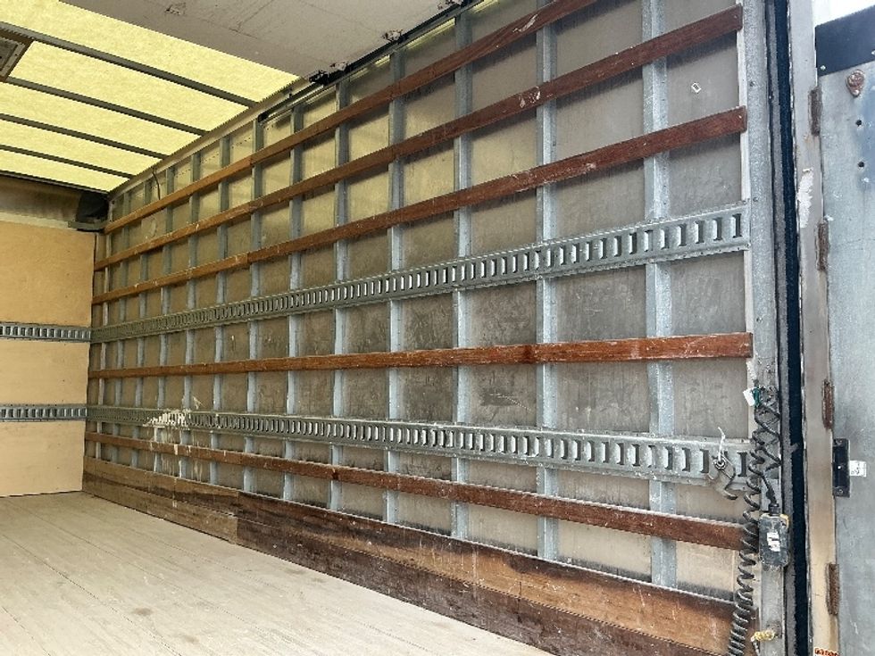 Medium Duty Box Truck-Light and Medium Duty Trucks-Hino-2019-268-Chicopee-MA-67,269\n\t\tmiles-$ 41,000 - Image 12