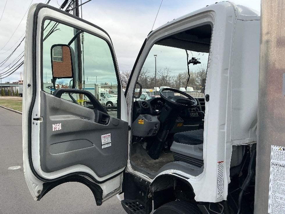 Medium Duty Box Truck-Light and Medium Duty Trucks-Hino-2019-268-Chicopee-MA-67,269\n\t\tmiles-$ 41,000 - Image 16