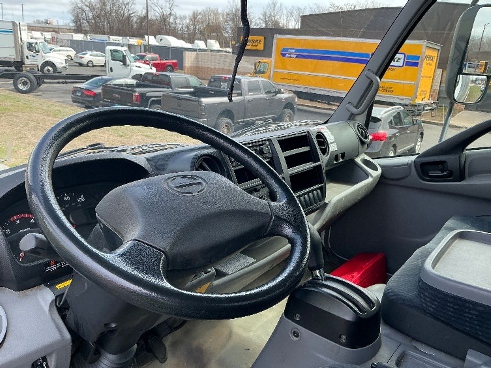 Medium Duty Box Truck-Light and Medium Duty Trucks-Hino-2019-268-Chicopee-MA-67,269\n\t\tmiles-$ 41,000 - Image 17