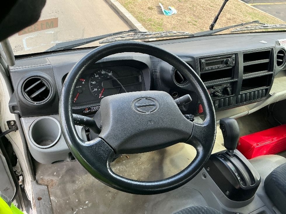 Medium Duty Box Truck-Light and Medium Duty Trucks-Hino-2019-268-Chicopee-MA-67,269\n\t\tmiles-$ 41,000 - Image 18