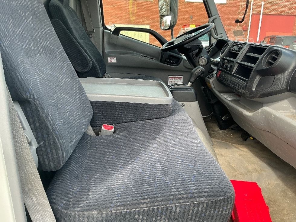 Medium Duty Box Truck-Light and Medium Duty Trucks-Hino-2019-268-Chicopee-MA-67,269\n\t\tmiles-$ 41,000 - Image 22