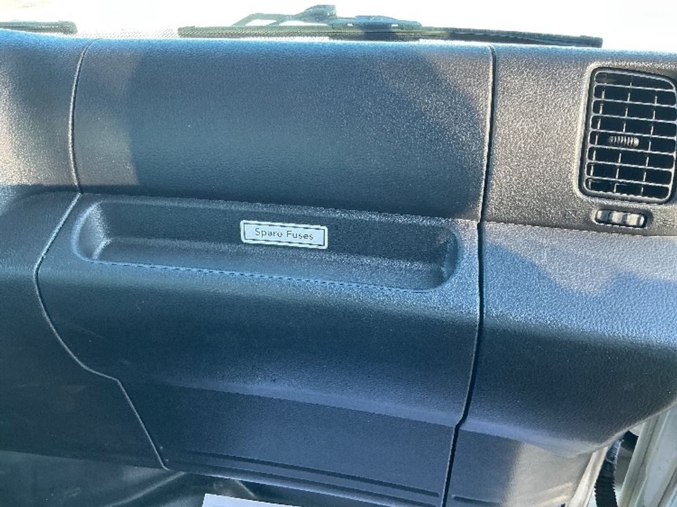 Medium Duty Box Truck-Light and Medium Duty Trucks-Hino-2019-268-Chicopee-MA-85,663\n\t\tmiles-$ 54,000 - Image 21