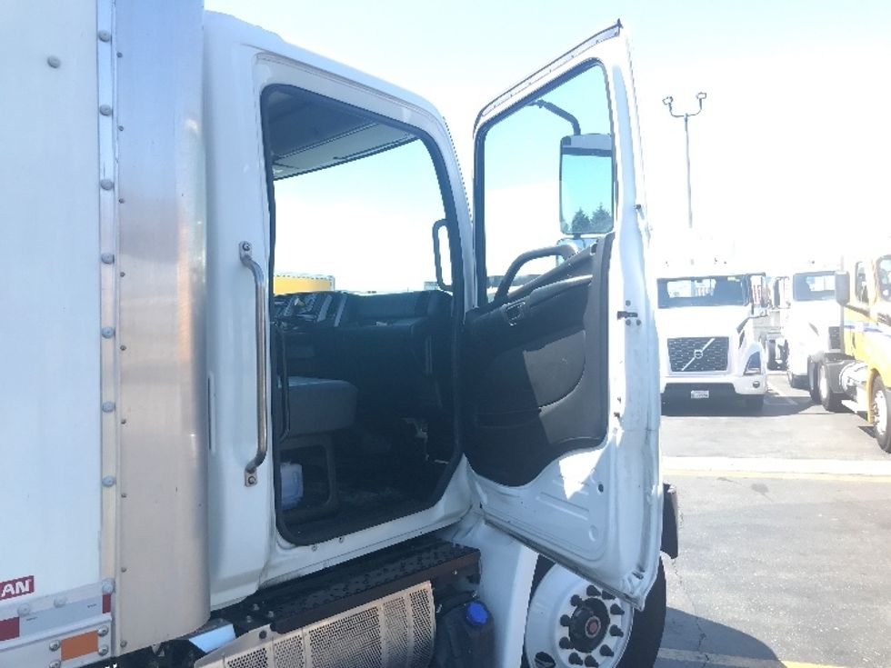 Medium Duty Box Truck-Light and Medium Duty Trucks-Hino-2019-268-City Of Industry-CA-42,393\n\t\tmiles-$ 68,000 - Image 20
