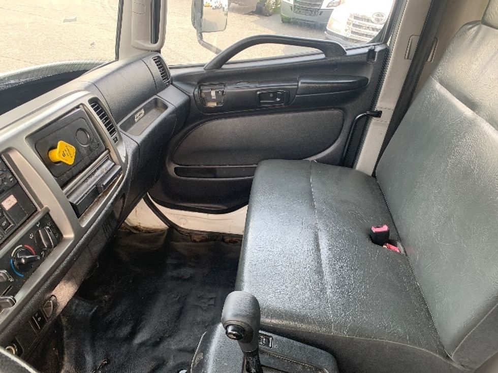Medium Duty Box Truck-Light and Medium Duty Trucks-Hino-2019-268-Concord-NC-144,801\n\t\tmiles-$ 54,000 - Image 17