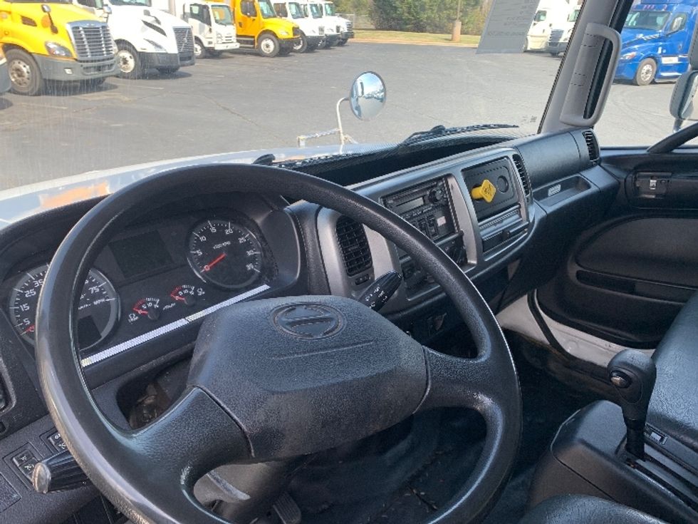 Medium Duty Box Truck-Light and Medium Duty Trucks-Hino-2019-268-Concord-NC-150,995\n\t\tmiles-$ 53,250 - Image 16