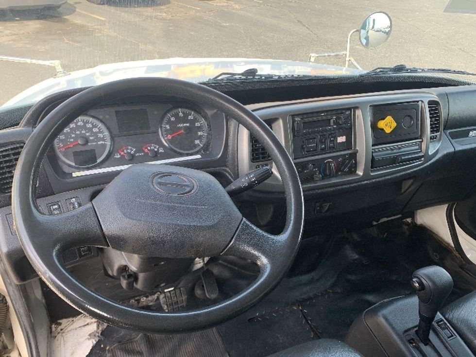 Medium Duty Box Truck-Light and Medium Duty Trucks-Hino-2019-268-Concord-NC-150,995\n\t\tmiles-$ 53,250 - Image 17