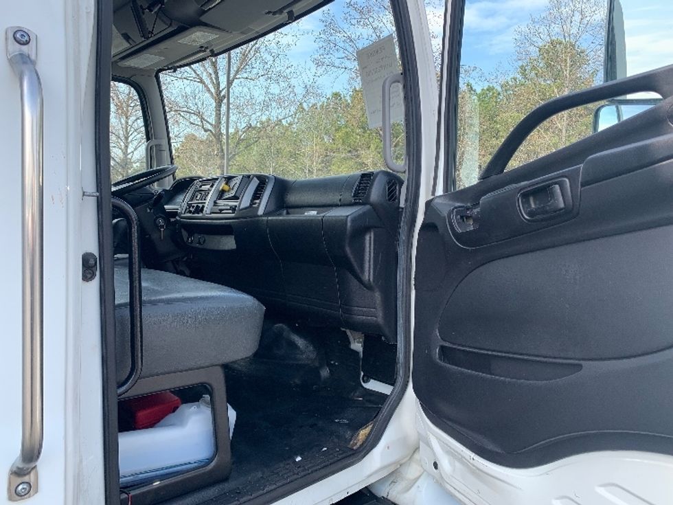 Medium Duty Box Truck-Light and Medium Duty Trucks-Hino-2019-268-Concord-NC-150,995\n\t\tmiles-$ 53,250 - Image 19